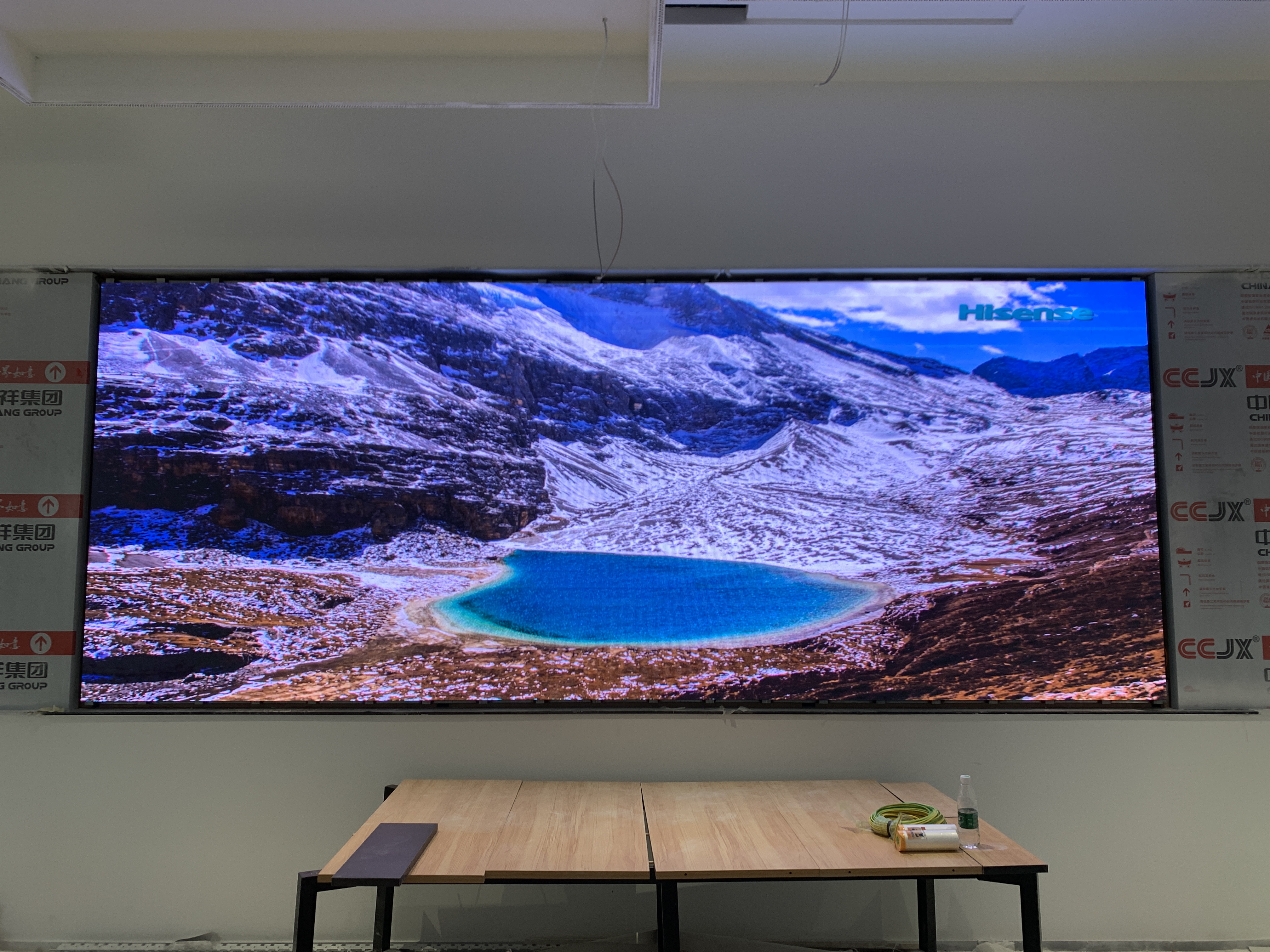 日常維護(hù)中，如何快速定位和修復(fù)顯示屏的局部壞點(diǎn)、花屏問題？